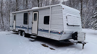 1997 Conquest 30ft travel trailer, 2 bedrooms, bunk house, 2 doors, clear title