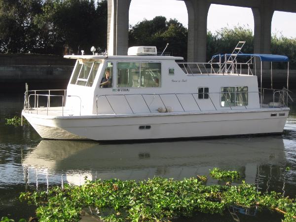 1976 Burns Craft House Boat