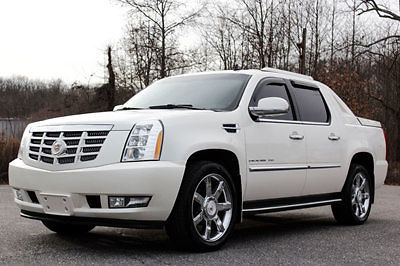 Cadillac : Escalade AWD 4dr Luxury WE FINANCE! EXT LUXURY AWD NAV DVD ROOF HTD/VENTED SEATS 22'S IMMACULATE TRUCK!