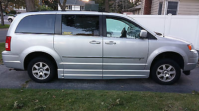 Chrysler : Town & Country Touring Edition 2010 chrysler town country handicap van