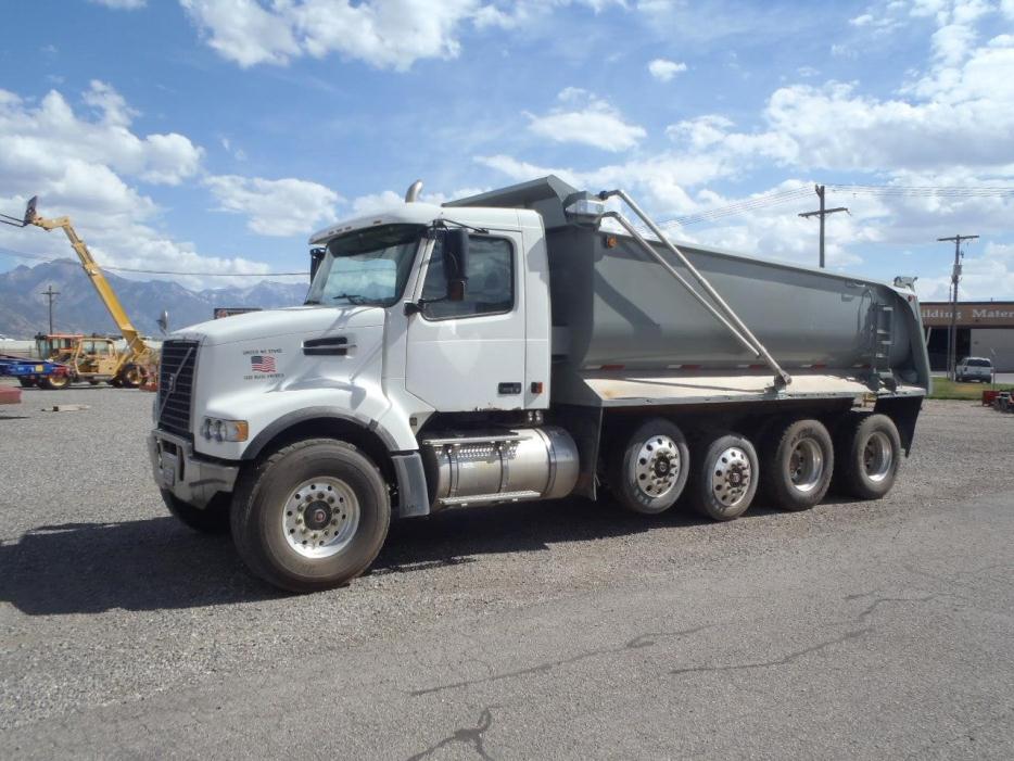 2005 Volvo Vhd104f200