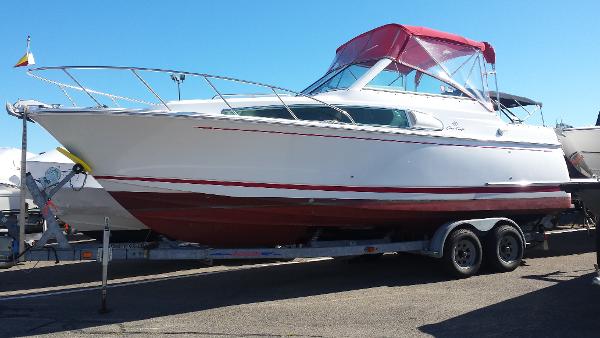 2001 Chris-Craft 26 Constellation with Trailer