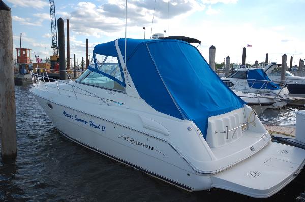 2000 Monterey 322 Express Cruiser