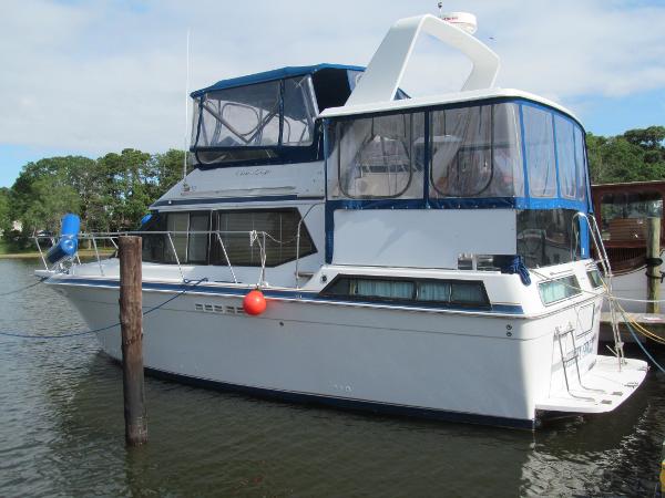 1990 Chris-Craft 372 Catalina