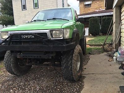 Toyota : Other 1987 toyota pickup 2.4 l 4 x 4 lifted