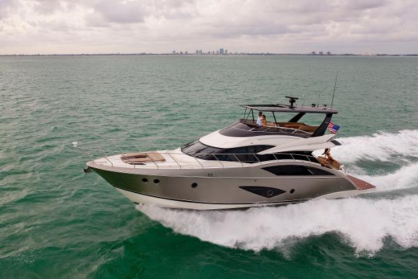 2016 Marquis 660 Sport Yacht