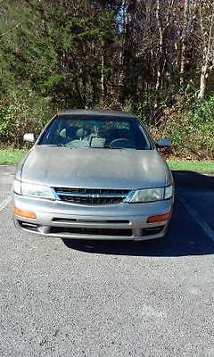 Nissan : Maxima 4 DOORS 1999 nissan maxima