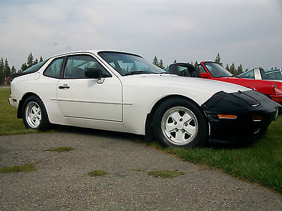 Porsche : 944 Base Coupe 2-Door 1984 porsche 944 base coupe 2 door 2.5 l