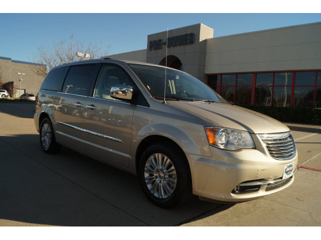 Chrysler : Town & Country Limited Chrysler Town & Country Limited 3.6L Bluetooth NAV Third Row Tan Leather Dvd