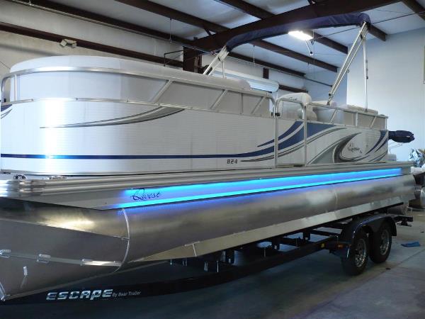 2016 APEX MARINE Qwest LS 824 DS Bar Fishtail