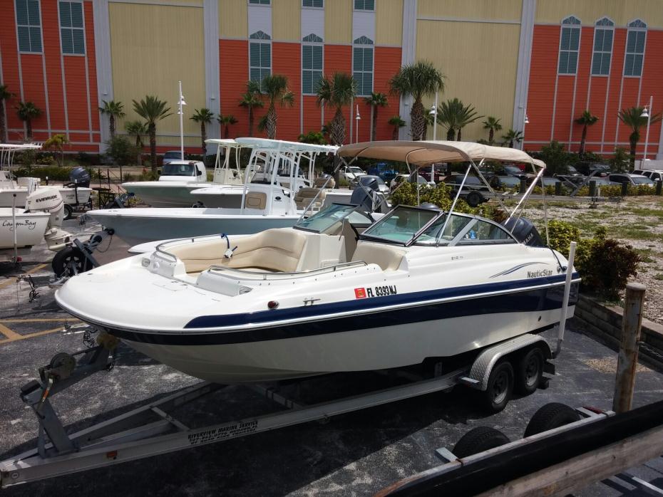 2007 NAUTIC STAR 210 OUTBOARD DC SPORT DECK