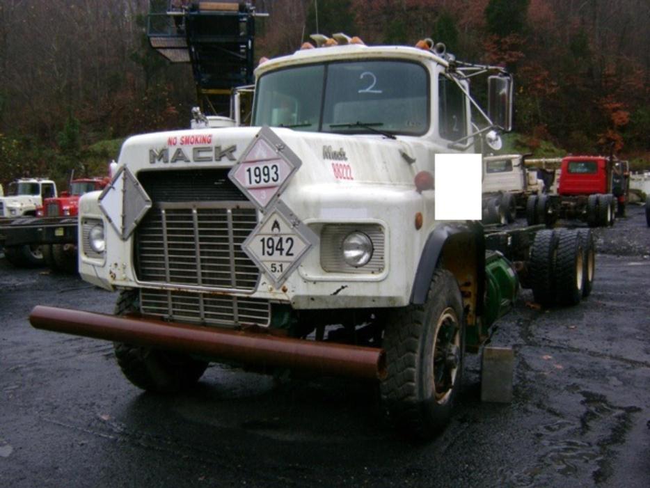 1992 Mack Rb690s