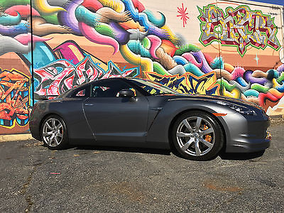 Nissan : GT-R Coupe 2009 nissan gt r 2 k miles 6 spd gray on black awd twin turbo must see nice