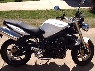 Triumph : Street Triple 2010 triumph street triple 675 cc excellent condition