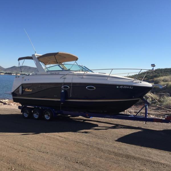 2005 Rinker Fiesta Vee 270