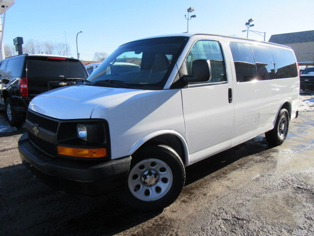 Chevrolet : Express LS 1500 White 1500 LS 8 Pass Van 72k Miles Rear Air Warranty Ex Fed Govt Well Maintained