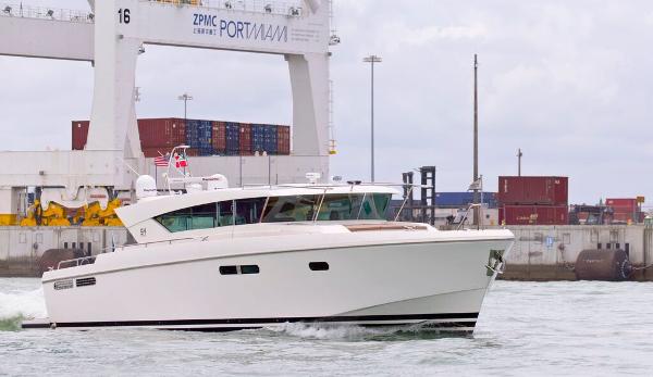 2016 Delta Powerboats 54 Carbon IPS