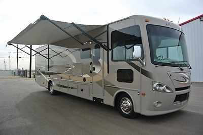 ** LIKE NEW ** ONLY 6400 Miles ** 2015 Thor Hurricane 34F Oyster Bay