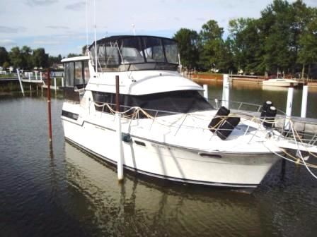 1989 Carver 3807 Aft Cabin