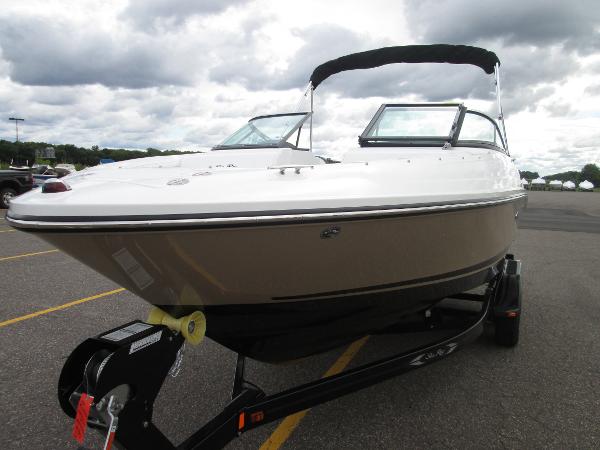 2015 Sea Ray 230 SLX