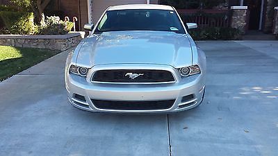 Ford : Mustang Base Coupe 2-Door low mileage one owner factory warranty brand new tires excellent condition