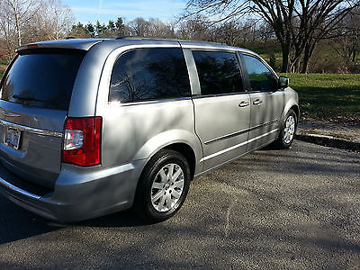 Chrysler : Town & Country TOWN & COUNTRY 2013 chrysler town country dvd navigation low miles