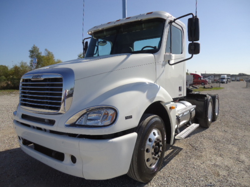 2005 Freightliner Columbia Day Cab