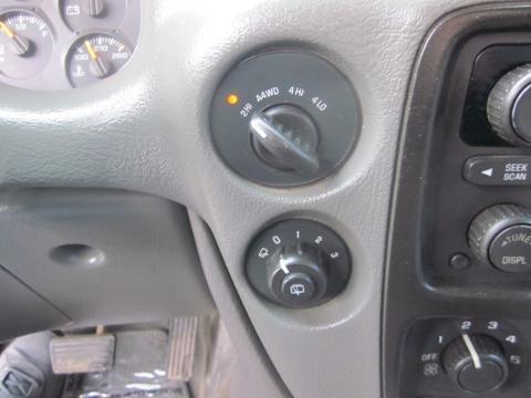 2004 CHEVROLET TRAILBLAZER 4 DOOR SUV, 3
