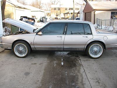 Oldsmobile : Ninety-Eight Thick crome on bottom Non Smoker Very well maintained Garage kept nice Riding and Driving Car