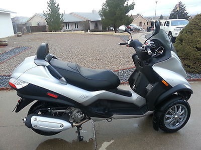 Other Makes : Piaggio 2009 piaggio scooter mp 3 250 never driven 5 miles on odometer 1 owner brand new