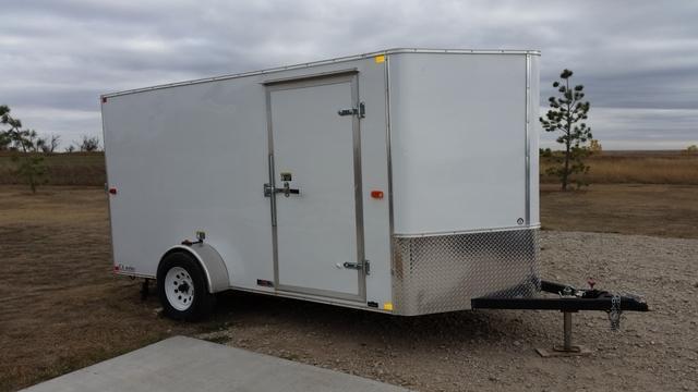 2014 H & H enclosed trailer 6x12 v nose, 0
