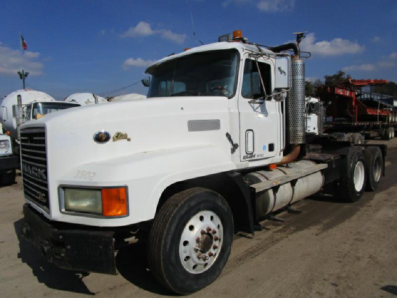 1996 Mack Cl713