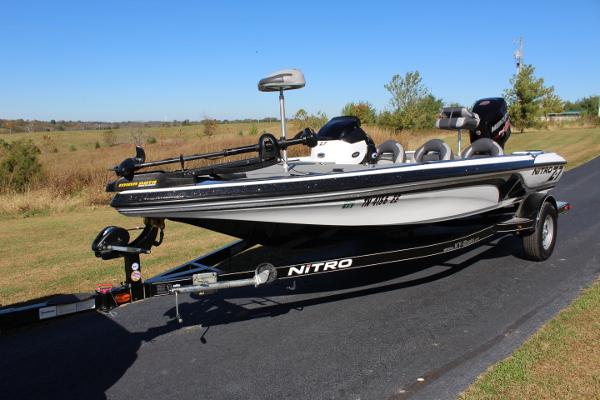 2013 Nitro Z-7 with low hours/warranty