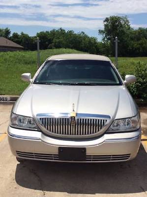 Lincoln : Town Car 2005 lincoln town car signature limited low mileage