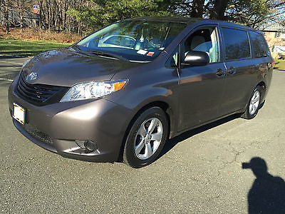 Toyota : Sienna base model 2012 toyota sienna base model in mint condition only 36 k miles