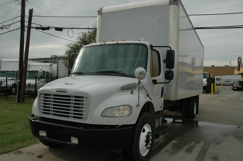 2007 Freightliner M2 26ft Moving Box Truck