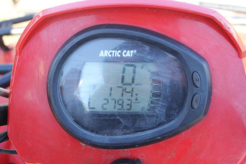 Red Artic Cat 700 4WD, 1