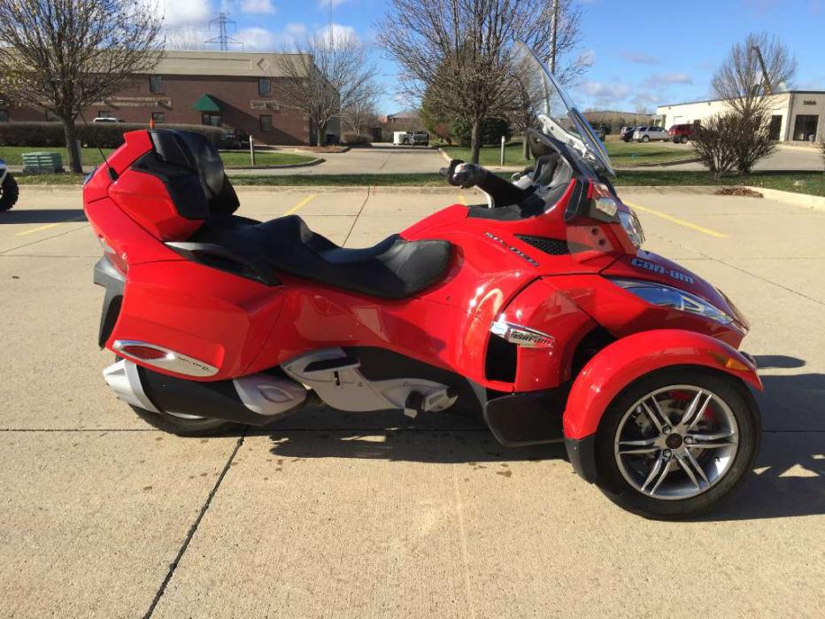 2016 Can-Am Spyder ST-S Magma Red