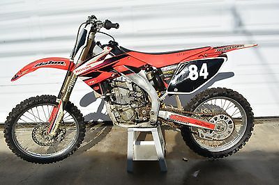 Honda : CRF 2005 honda crf 450 r special graphics edition good condition ridden 20 hrs total