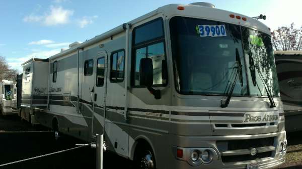 2004 Fleetwood Revolution 38