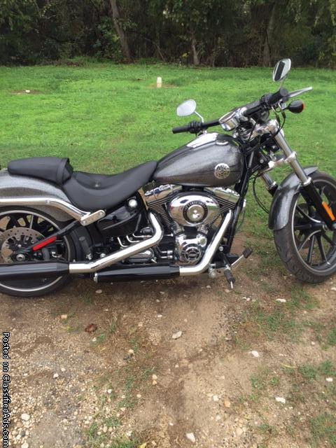 2014 Harley Davidson Breakout CVO: No money down: Just take over payments