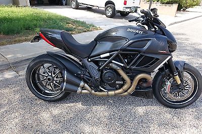 Ducati : Other DUCATI DIAVEL CARBON 2012