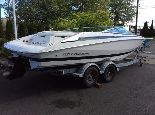 2007 Regal 2200 Bow rider