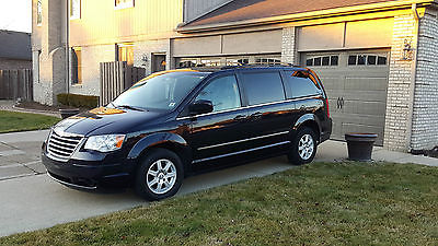Chrysler : Town & Country Touring Plus 2010 town country low miles transferable powertrain warranty new tires