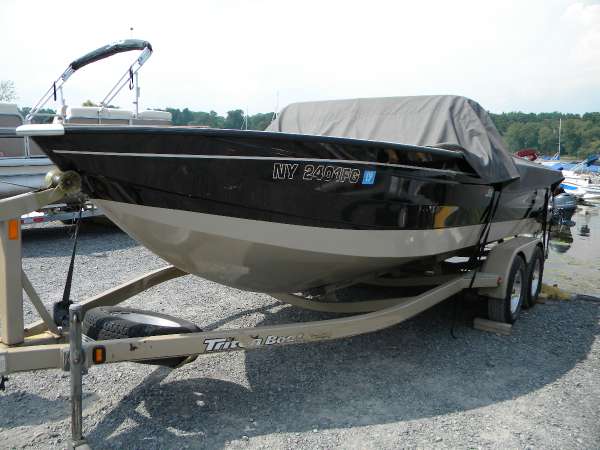 2005 TRITON BOATS DV 186 DC Mag