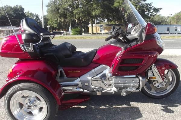 2003 HONDA GOLDWING TRIKE..ONLY 34,000 MILES ON IT