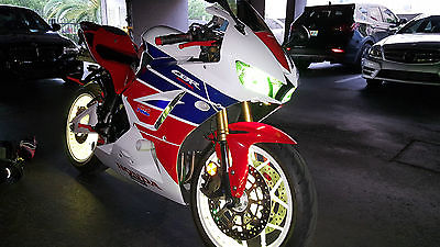 Honda : CBR Custom 2013  Honda CBR600RR