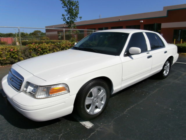 Ford : Crown Victoria 4dr Sdn LX 2011 ford crown victoria lx 49 k miles brand new condition