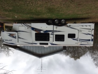 2005 Keystone Montana 3400RL