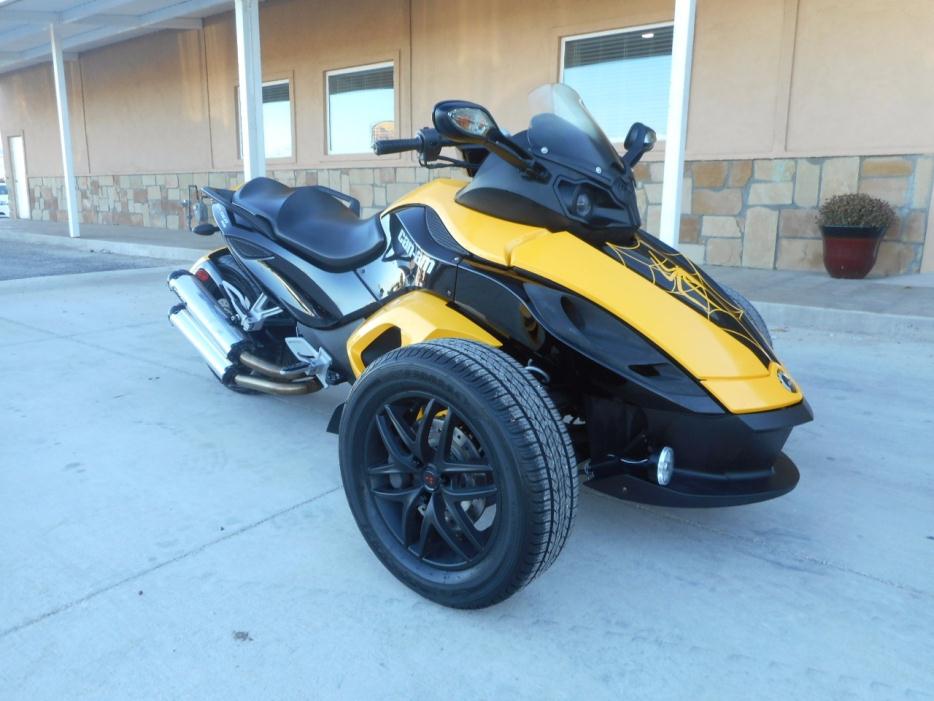 2016 Can-Am Spyder F3 Limited Intense Red Pearl